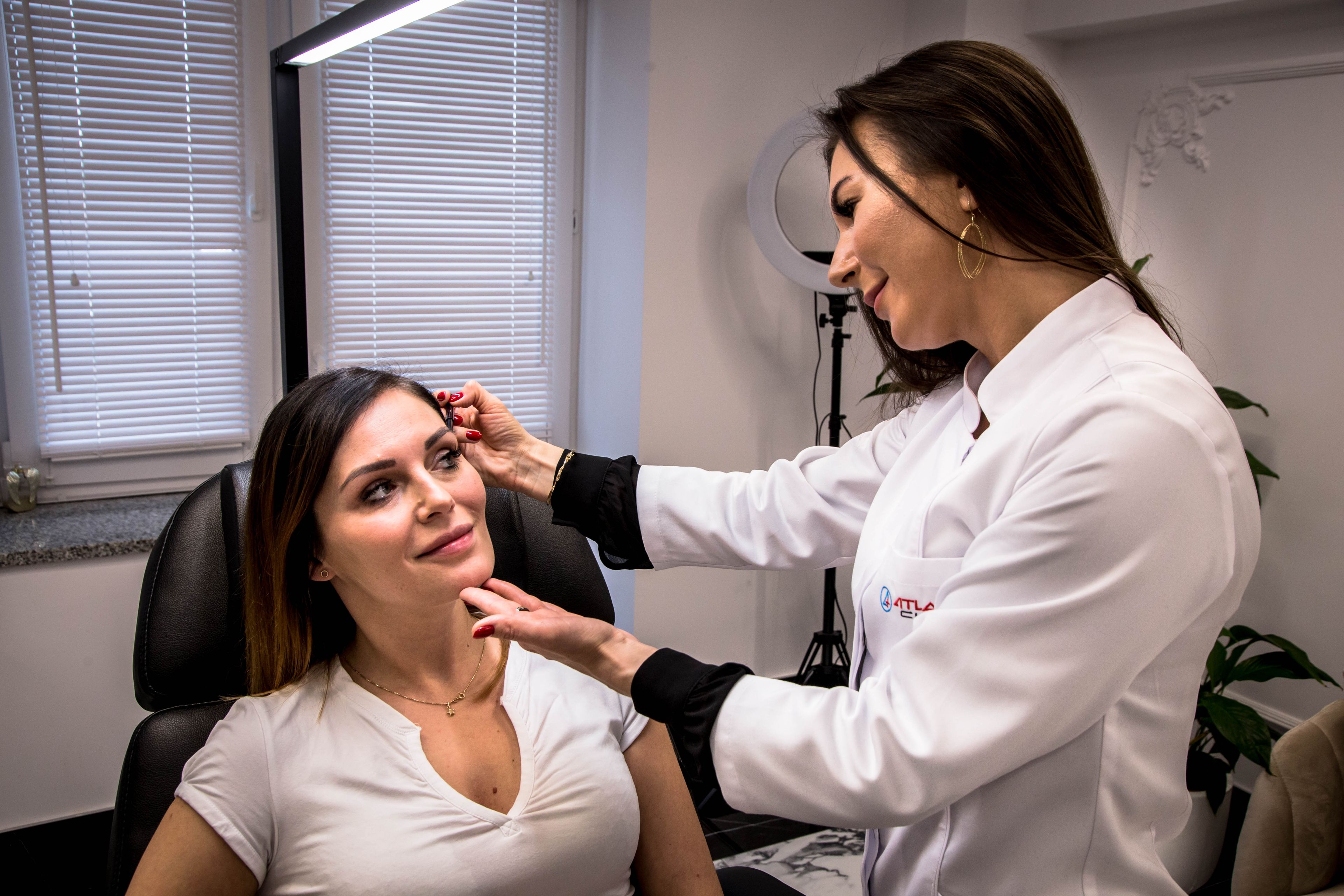 Specjalistka Atlanta Clinic z pacjentką