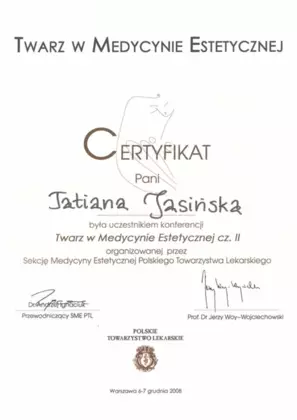 Dr n. med. Tatiana Jasińska jest dermatologiem i wenerologiem, oraz lekarzem medycyny estetycznej. Jest właścicielem i założycielem kliniki EstiClinic. Wspólnie z mężem dr Krzysztofem Jasińskim zarządza i kieruje pracą personelu.
Ukończyła Wydział Lekarski Śląskiego Uniwersytetu Medycznego w Zabrzu. W 2011 roku na podstawie rozprawy doktorskiej pt. ”Aktywność układu CD40/CD40L u chorych na różne odmiany przewlekłej pokrzywki” otrzymała tytuł doktora nauk medycznych w dziedzinie dermatologia. Jest absolwentką Podyplomowej Szkoły Medycyny Estetycznej Polskiego Towarzystwa Lekarskiego w Warszawie.