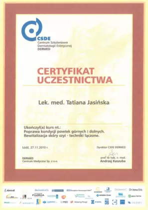 Dr n. med. Tatiana Jasińska jest dermatologiem i wenerologiem, oraz lekarzem medycyny estetycznej. Jest właścicielem i założycielem EstiClinic. Wspólnie z mężem dr Krzysztofem Jasińskim zarządza i kieruje pracą personelu.
Ukończyła Wydział Lekarski Śląskiego Uniwersytetu Medycznego w Zabrzu. W 2011 roku na podstawie rozprawy doktorskiej pt. ”Aktywność układu CD40/CD40L u chorych na różne odmiany przewlekłej pokrzywki” otrzymała tytuł doktora nauk medycznych w dziedzinie dermatologia. Jest absolwentką Podyplomowej Szkoły Medycyny Estetycznej Polskiego Towarzystwa Lekarskiego w Warszawie.